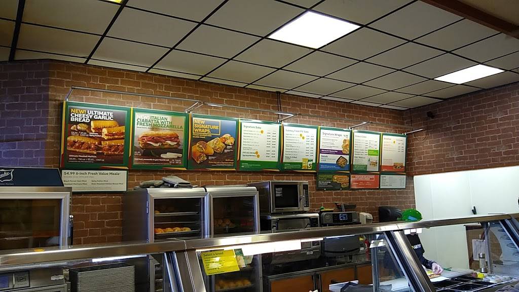 Subway | restaurant | 1726 W Laskey Rd, Toledo, OH 43613, USA | 4194710554 OR +1 419-471-0554