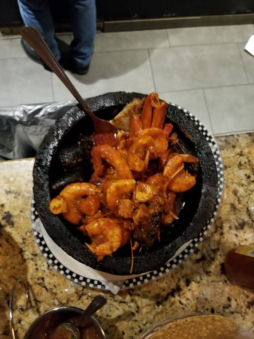 Mariscos El Amigo | restaurant | 2184 W Lake St, Hanover Park, IL 60133, USA | 6307369694 OR +1 630-736-9694