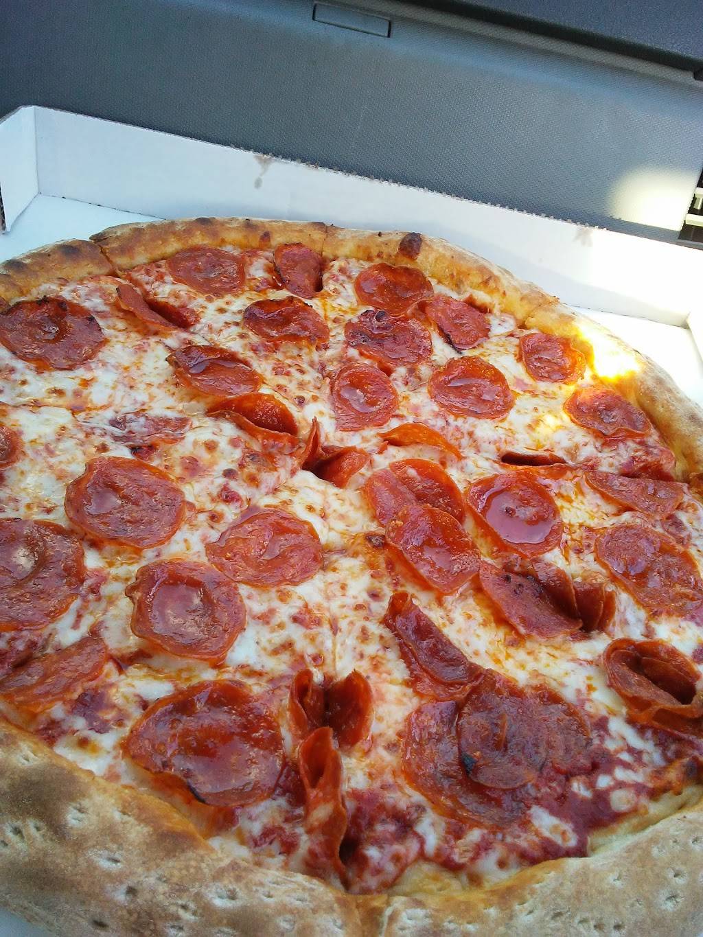 Papa Johns Pizza | restaurant | 12841 Michigan Ave, Dearborn, MI 48126, USA | 3138467272 OR +1 313-846-7272