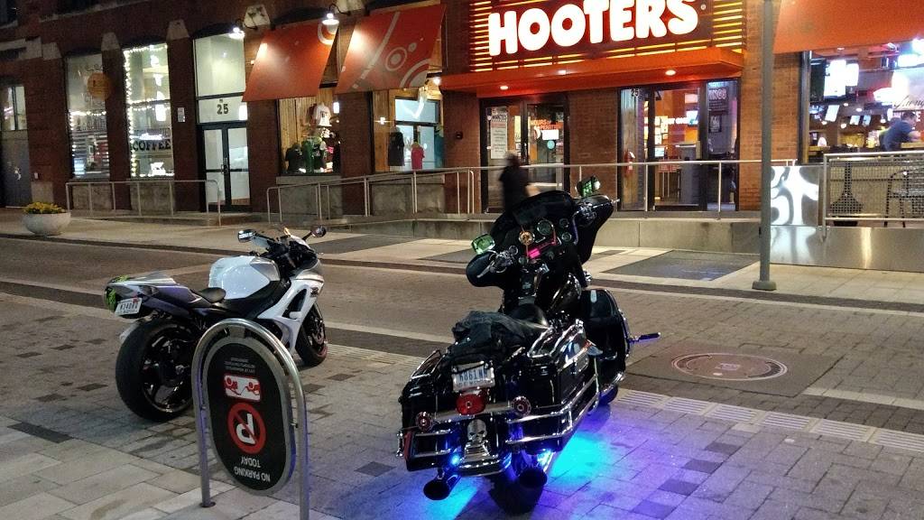 Hooters | meal takeaway | 25 W Georgia St, Indianapolis, IN 46225, USA | 3172679637 OR +1 317-267-9637