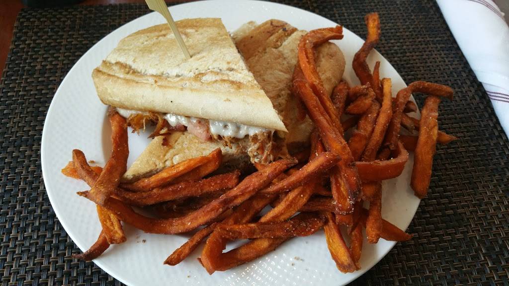 Buffalos | restaurant | 19 Village Park Square, Bluffton, SC 29910, USA | 8437066630 OR +1 843-706-6630