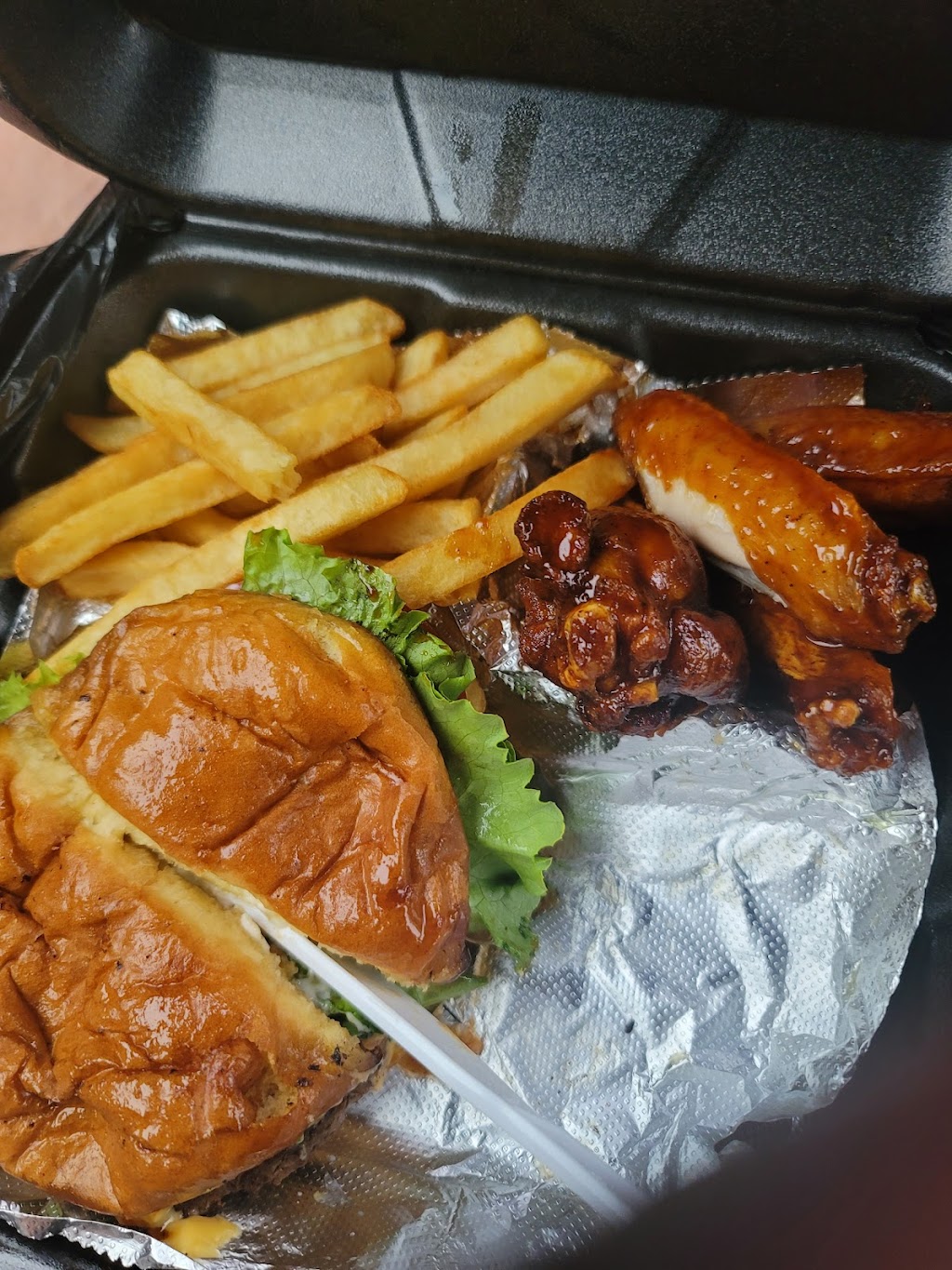 Cajun Blazin Wingz | restaurant | 796 E I-10 Service Rd STE 200, Slidell, LA 70461, USA | 9853268017 OR +1 985-326-8017