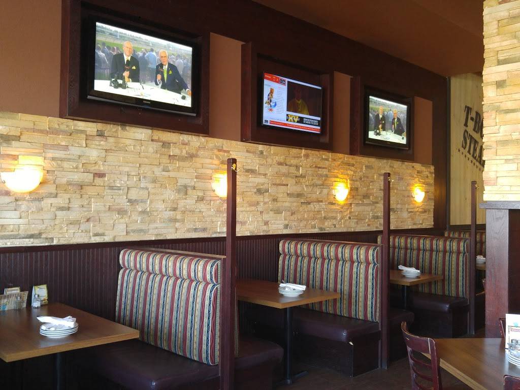 Chucks Roadhouse Bar & Grill | restaurant | 125 Pedersen Dr, Aurora, ON L4G 0E3, Canada | 9055038666 OR +1 905-503-8666