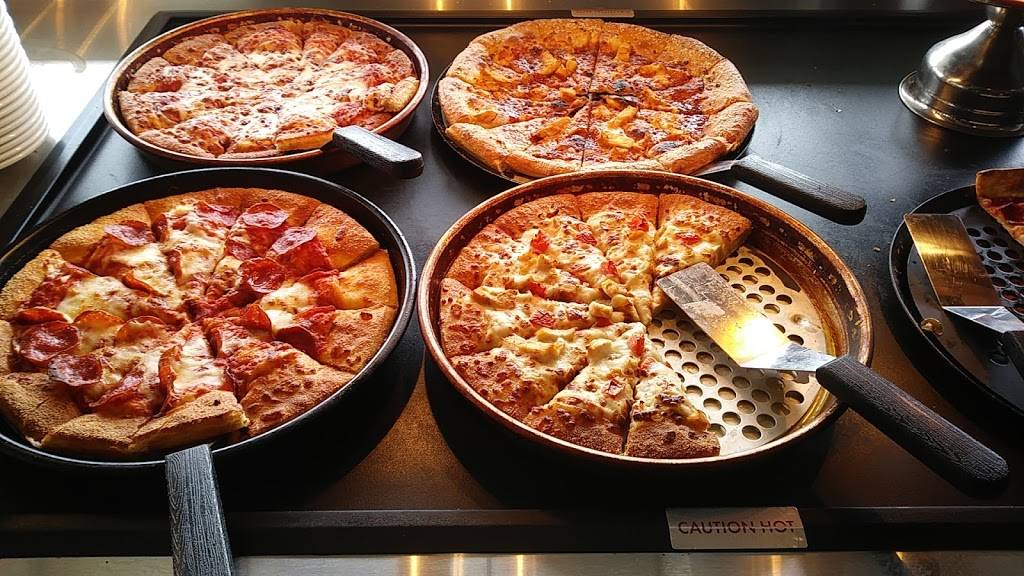 Pizza Hut | restaurant | 15961 E High St, Middlefield, OH 44062, USA | 4406321188 OR +1 440-632-1188