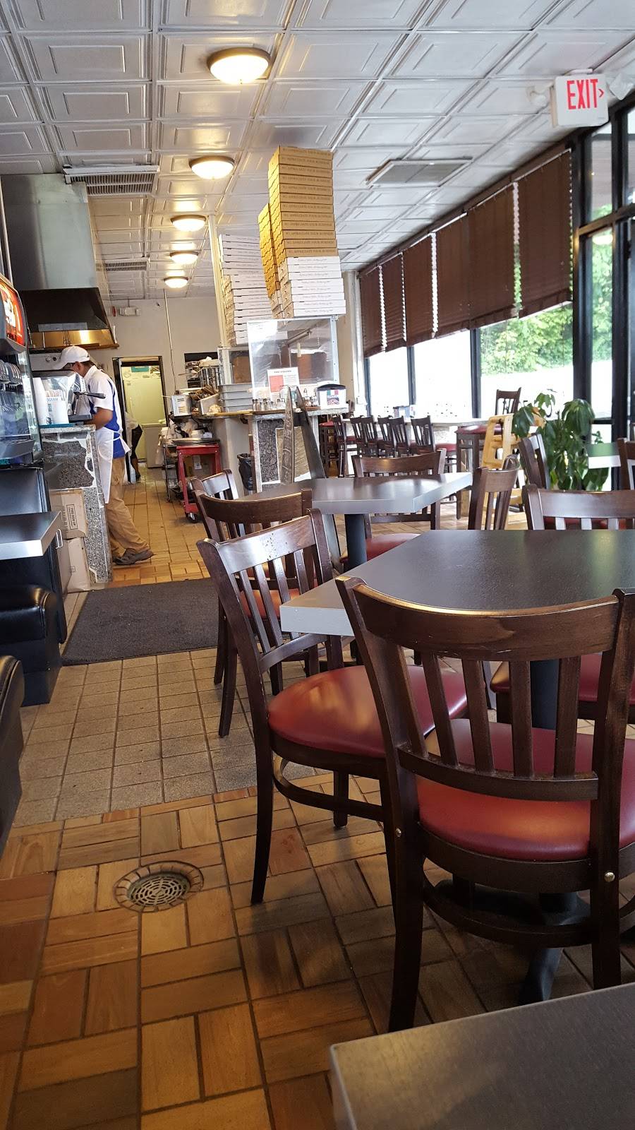 Tony Avellinos | restaurant | 3606 Franklin Rd SW, Roanoke, VA 24014, USA | 5409866700 OR +1 540-986-6700