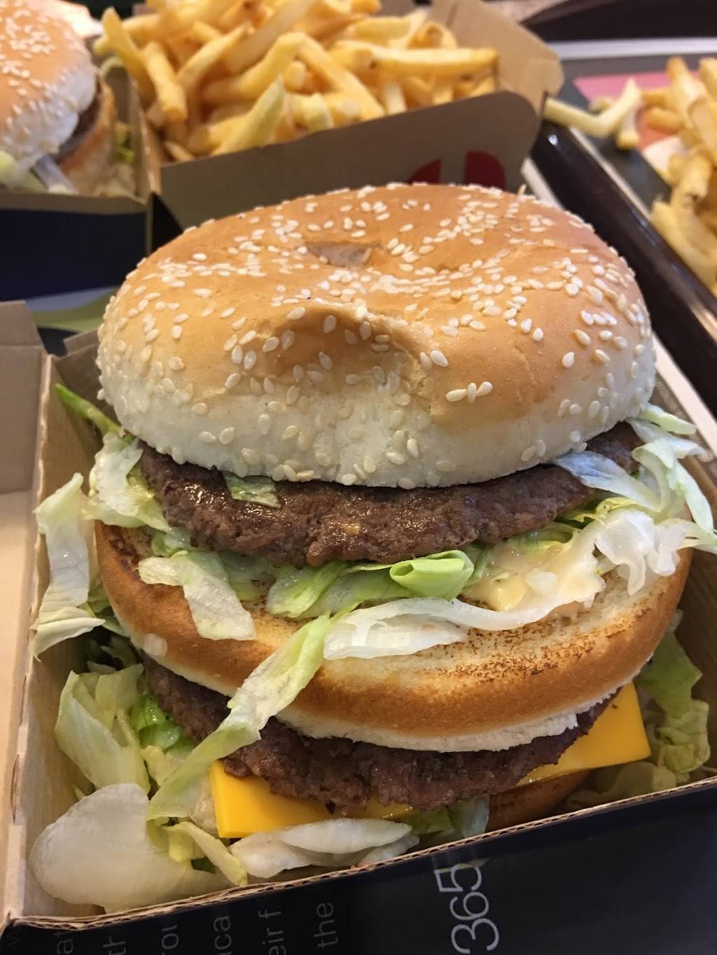 McDonalds | cafe | 3067 Mannheim Rd, Des Plaines, IL 60018, USA | 8478248800 OR +1 847-824-8800