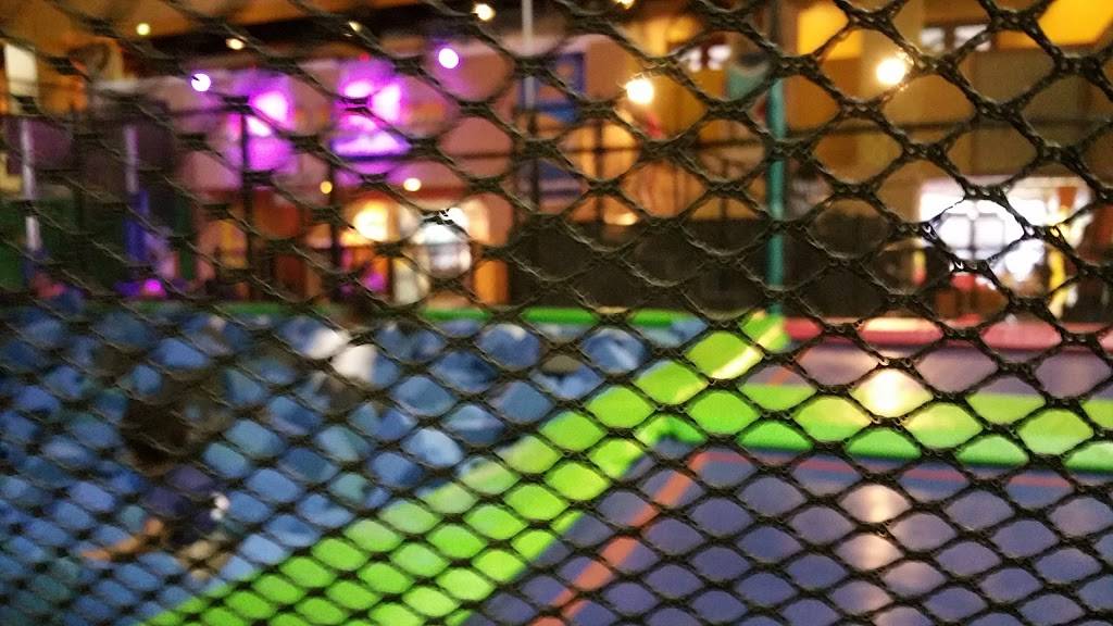 Upper Deck Sports Lounge | restaurant | 1101 California St, Redlands, CA 92374, USA | 9093357275 OR +1 909-335-7275