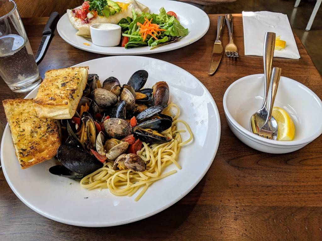 Googie Grill | cafe | 1520 Del Monte Blvd, Seaside, CA 93955, USA | 8313921520 OR +1 831-392-1520