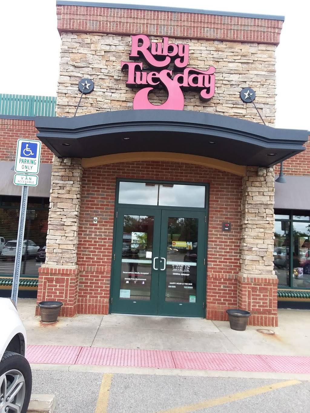 Ruby Tuesday | restaurant | 9515 Diamond Centre Dr, Mentor, OH 44060, USA | 4406399670 OR +1 440-639-9670