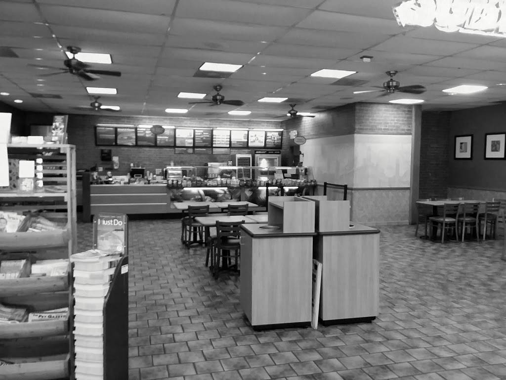 Subway | restaurant | 2787 N Tamiami Trail, North Fort Myers, FL 33903, USA | 2396520650 OR +1 239-652-0650