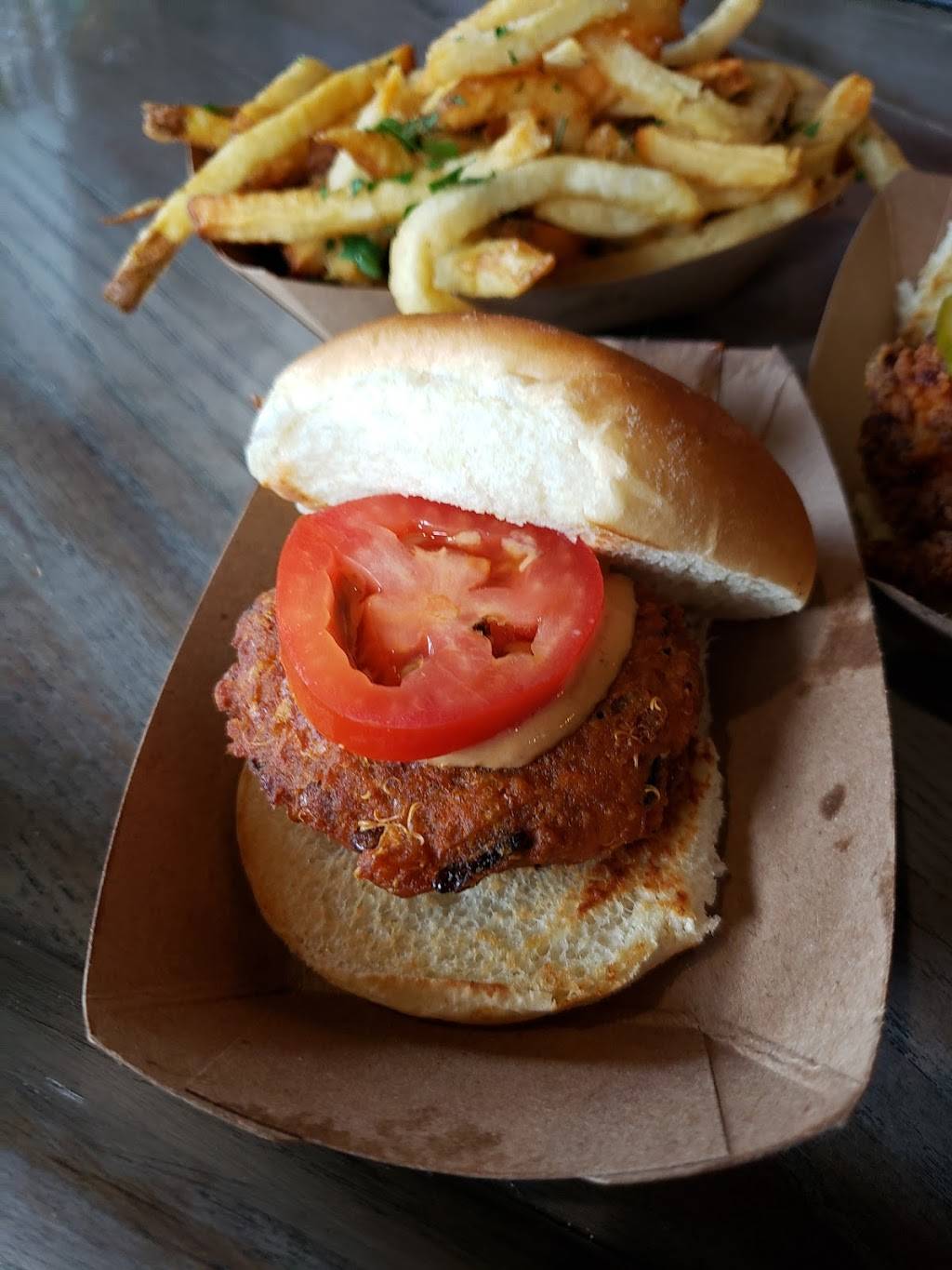 Oskar’s Slider Bar | restaurant | 3799 Poplar Level Rd, Louisville, KY 40213, USA | 5023959010 OR +1 502-395-9010