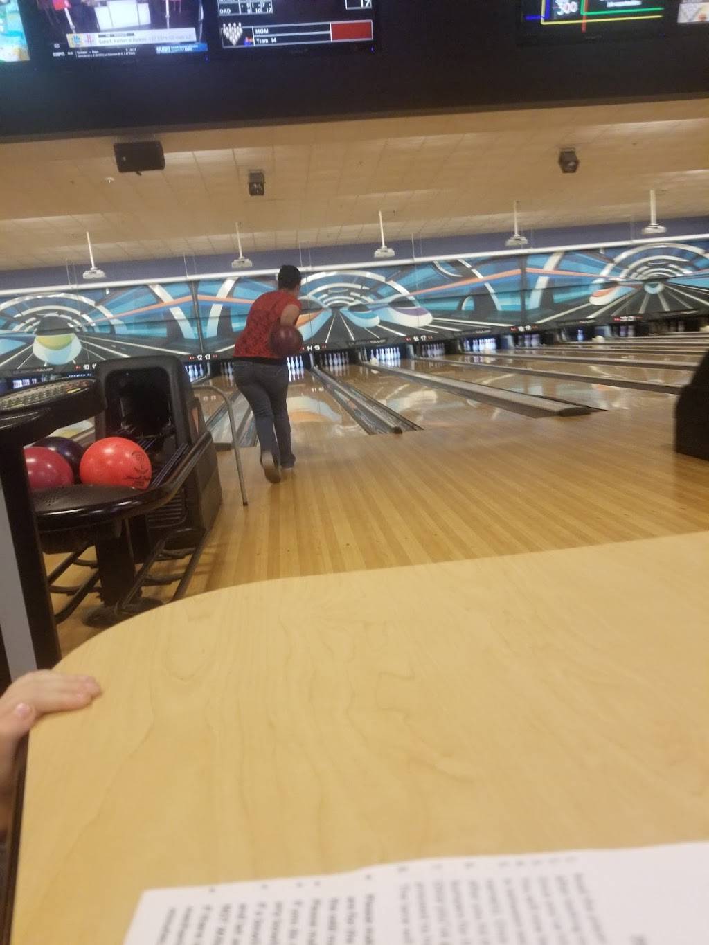 Station 300 Bar & Grill | restaurant | 25 Innovation Dr, Bluffton, SC 29910, USA | 8438152695 OR +1 843-815-2695