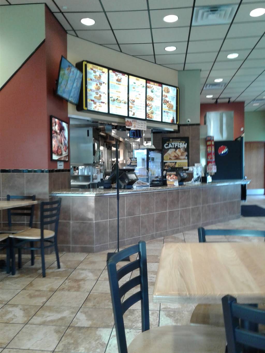 Golden Chick | meal takeaway | 1230 Robert B Cullum Blvd, Dallas, TX 75210, USA | 2144216000 OR +1 214-421-6000