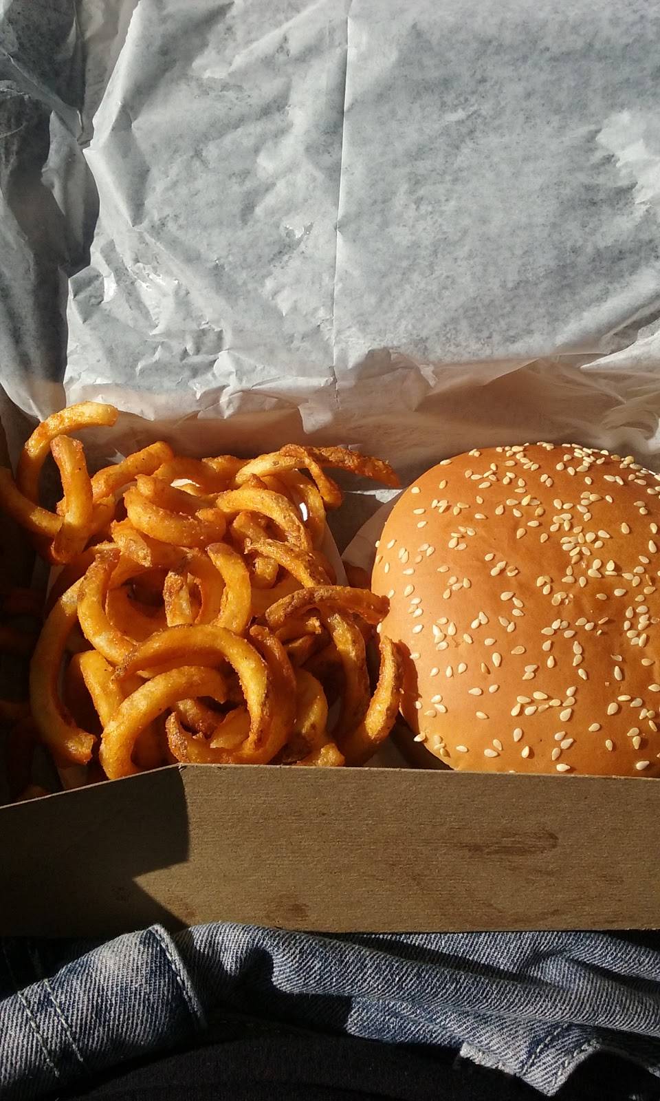 Frankies & Ole | restaurant | 469 Rubber Ave, Naugatuck, CT 06770, USA | 2037201234 OR +1 203-720-1234