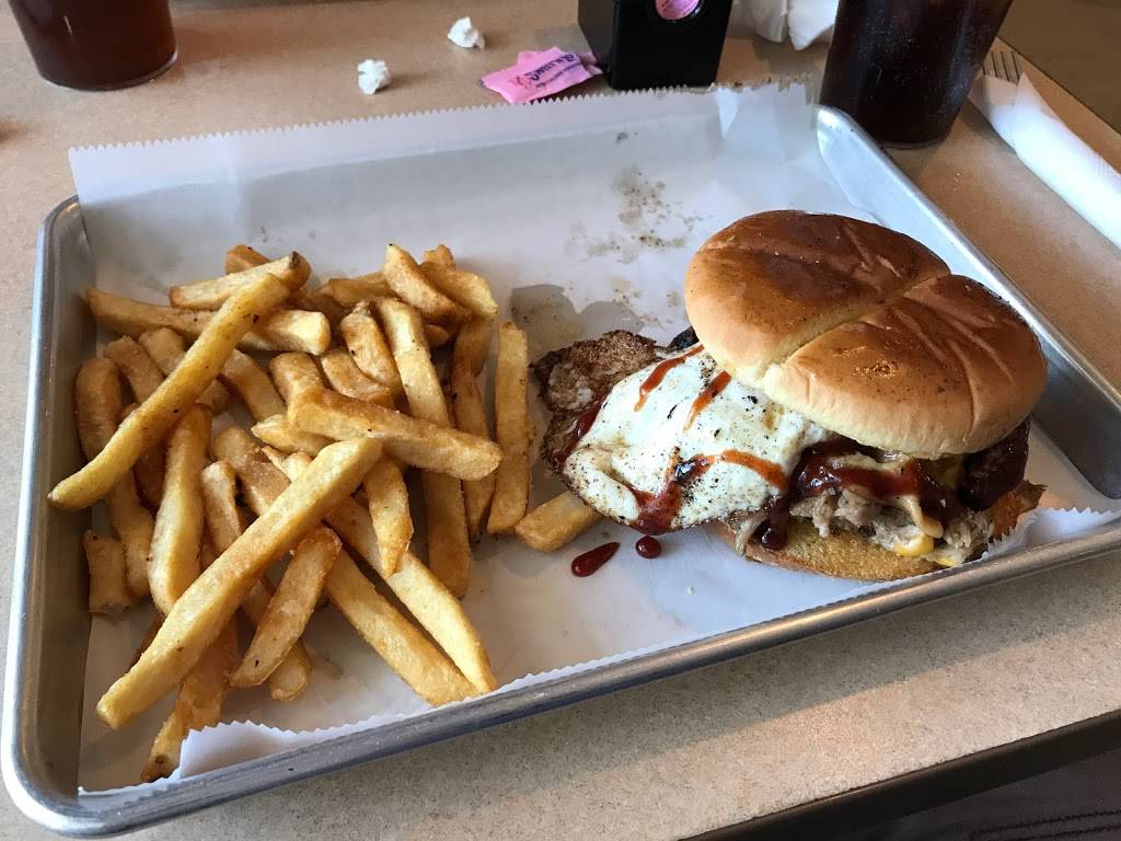 The Angry Elephant | restaurant | 756 N Tyler Rd, Wichita, KS 67212, USA | 3163580380 OR +1 316-358-0380