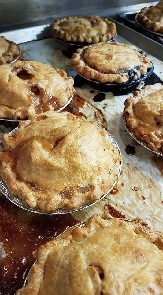 Pies a La Mode | bakery | 200 Teaticket Hwy, Teaticket, MA 02536, USA | 5085408777 OR +1 508-540-8777