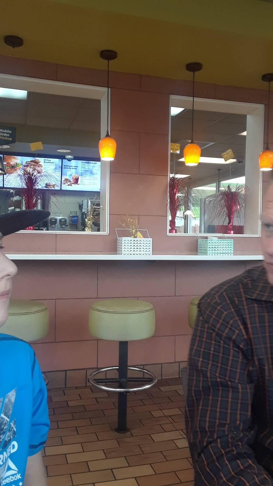 McDonalds | cafe | 1139 S Pike St, Shinnston, WV 26431, USA | 3045925272 OR +1 304-592-5272