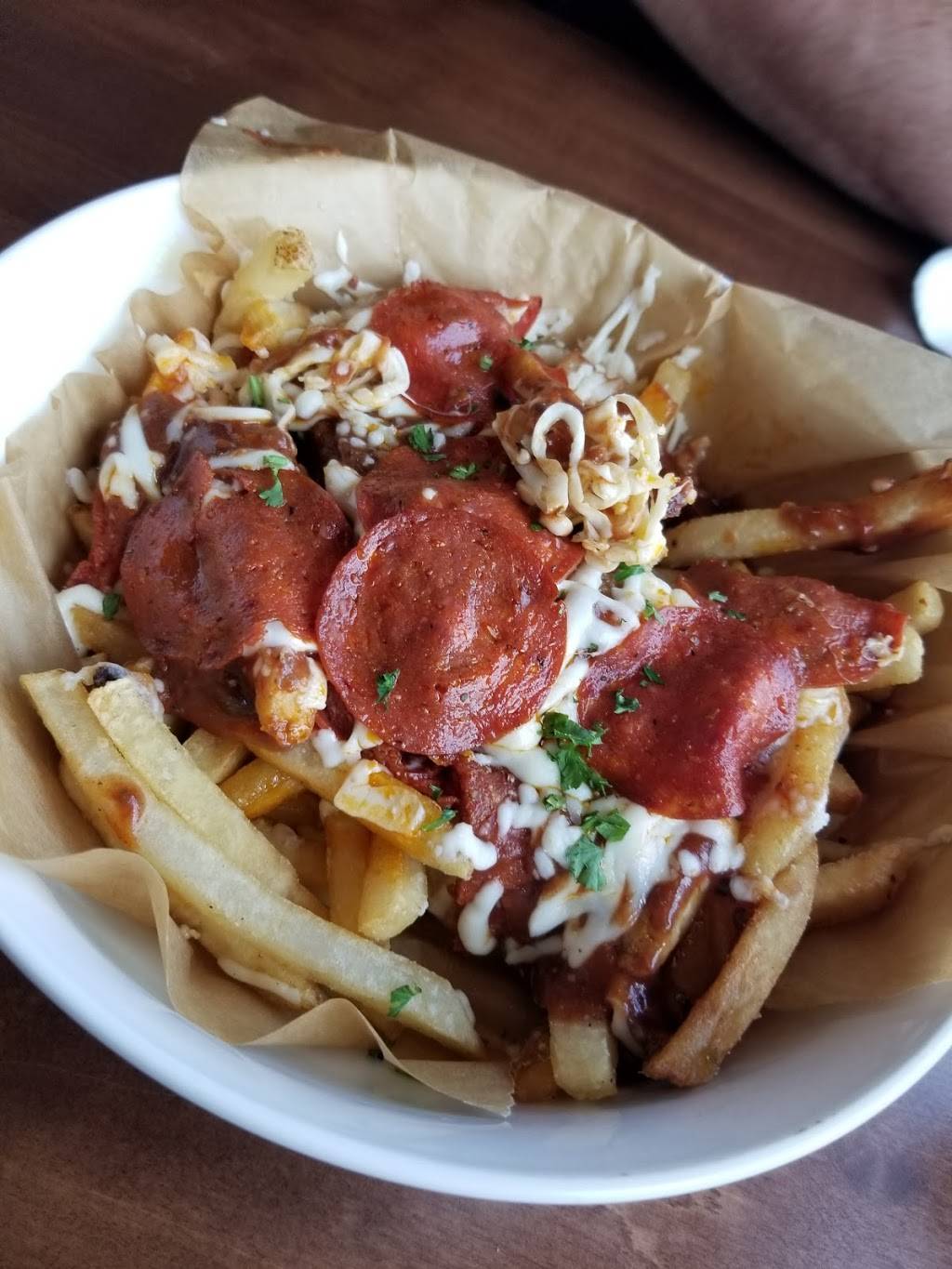 Boston Pizza | restaurant | 3090 Wonderland Rd S, London, ON N6L 1A6, Canada | 5194725001 OR +1 519-472-5001