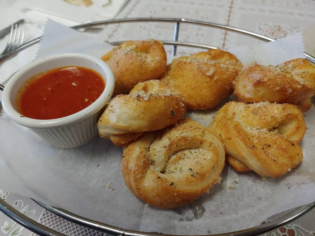 Mad Hatters Pizza | restaurant | 115 Geneva Dr, Oviedo, FL 32765, USA | 4073653808 OR +1 407-365-3808