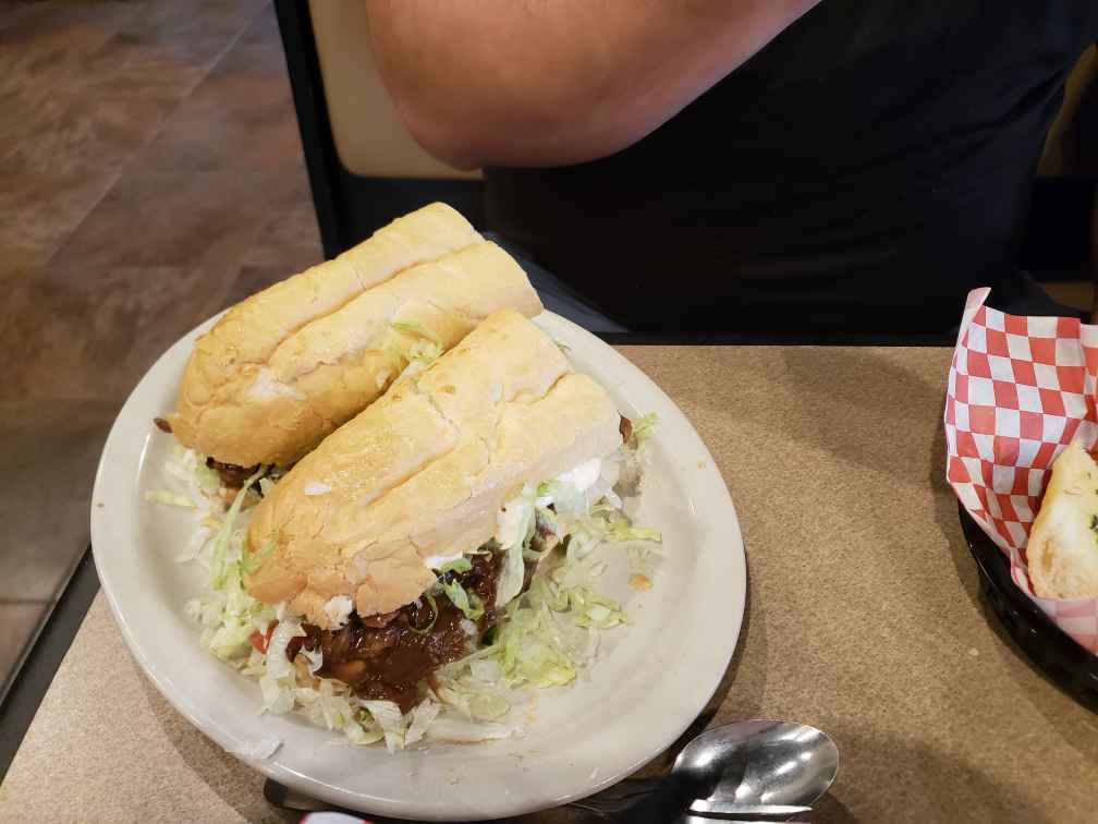 Verna Maes Poboys, Seafood and More | restaurant | 16010 West Rd, Houston, TX 77095, USA | 8326744976 OR +1 832-674-4976