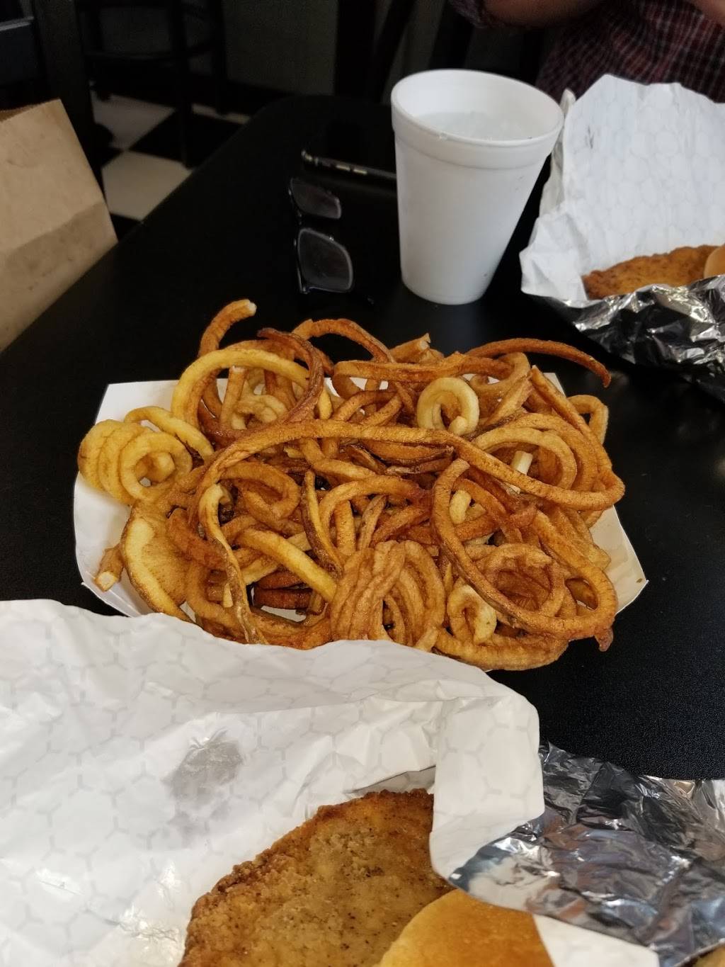 The Suzy Q | restaurant | 159 S Peculiar Dr, Peculiar, MO 64078, USA | 8167790806 OR +1 816-779-0806