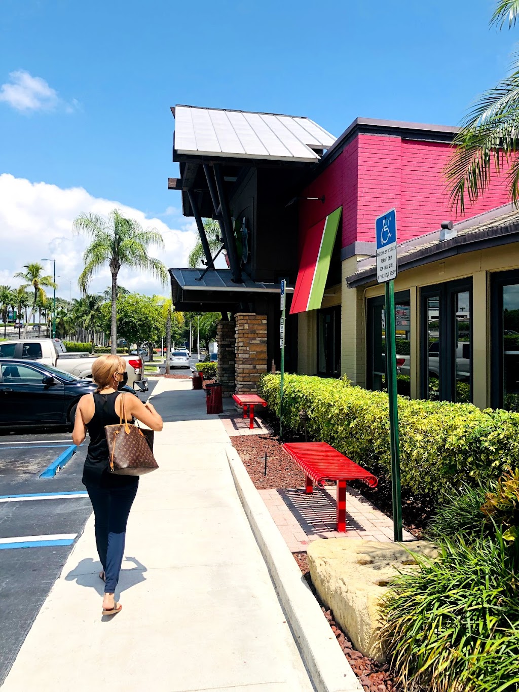 Chilis Grill & Bar | restaurant | 19905 Biscayne Blvd, Aventura, FL 33180, USA | 3056829898 OR +1 305-682-9898