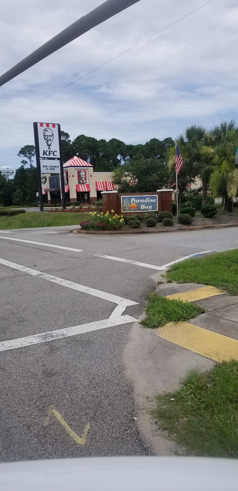 KFC | restaurant | 3850 Gulf Breeze Pkwy, Gulf Breeze, FL 32563, USA | 8509162148 OR +1 850-916-2148