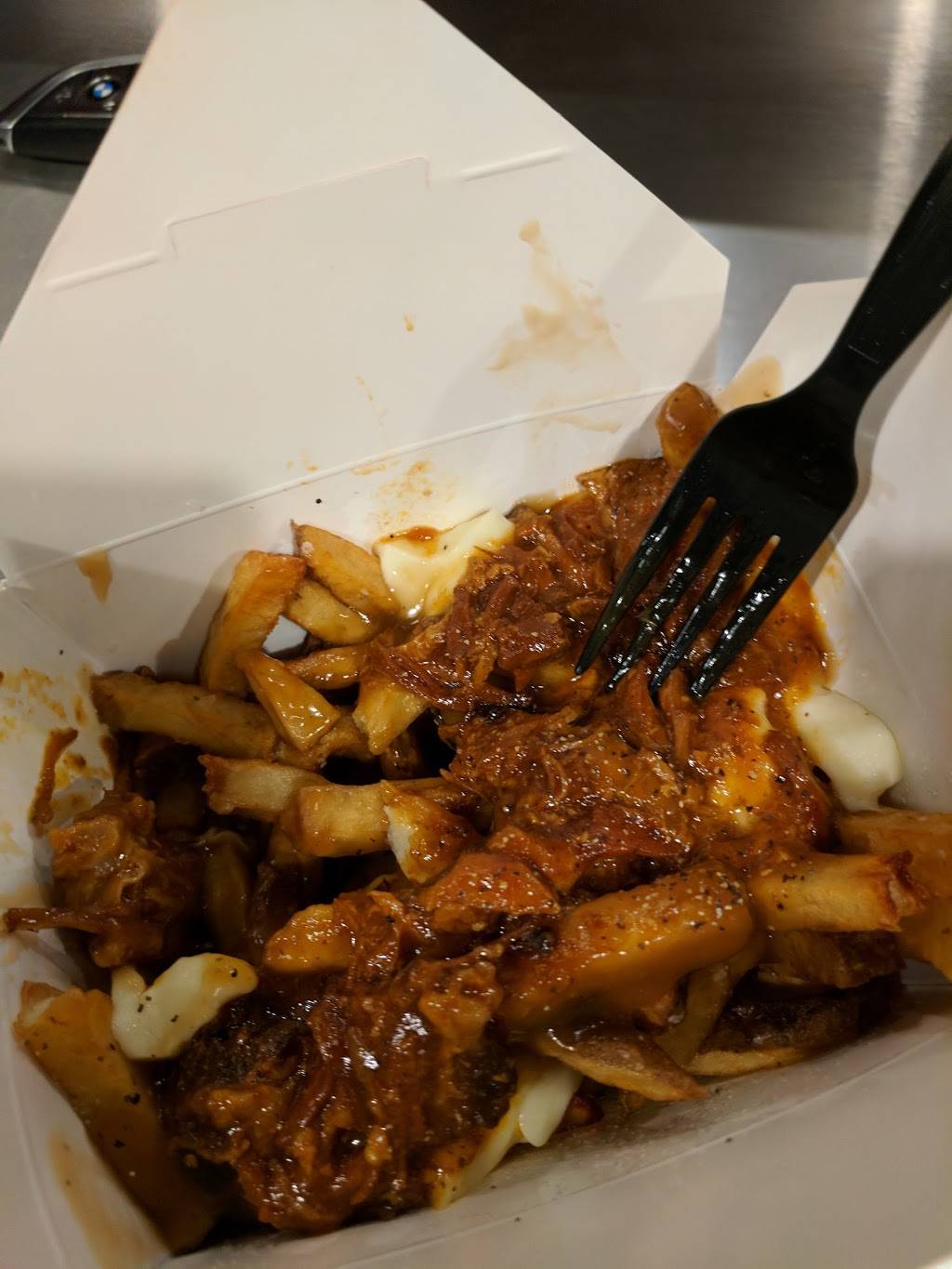 Smokes Poutinerie | restaurant | 20 Wyndham St N, Guelph, ON N1H 4E5, Canada | 5197802617 OR +1 519-780-2617