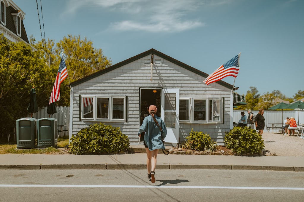 Rebeccas Seafood | restaurant | 435 Water St, New Shoreham, RI 02807, USA | 4014665411 OR +1 401-466-5411