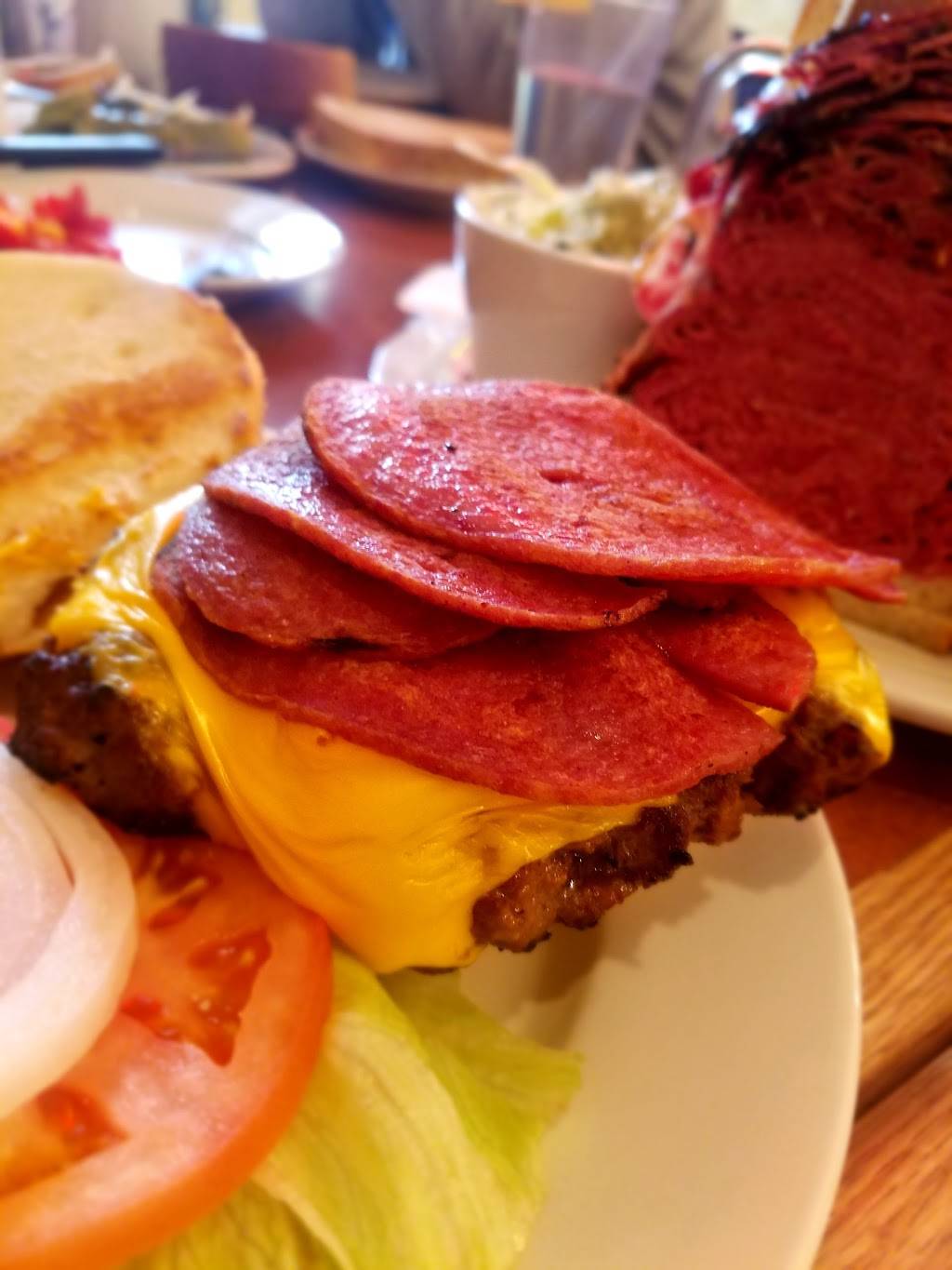 Harolds New York Deli | restaurant | 10 Polito Ave, Lyndhurst, NJ 07071, USA | 2019352600 OR +1 201-935-2600