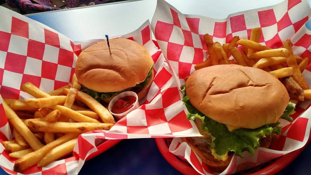 Teddys Bigger Burgers | restaurant | 324 E Washington St, Iowa City, IA 52240, USA | 3193546888 OR +1 319-354-6888