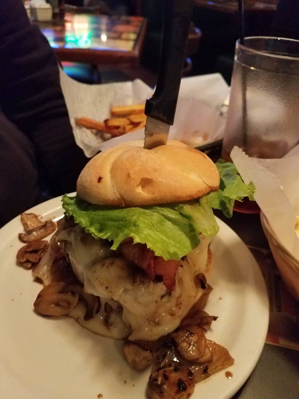 Louies Bar & Grille | restaurant | 739 E Glenwood Ave, Akron, OH 44310, USA | 3305355030 OR +1 330-535-5030