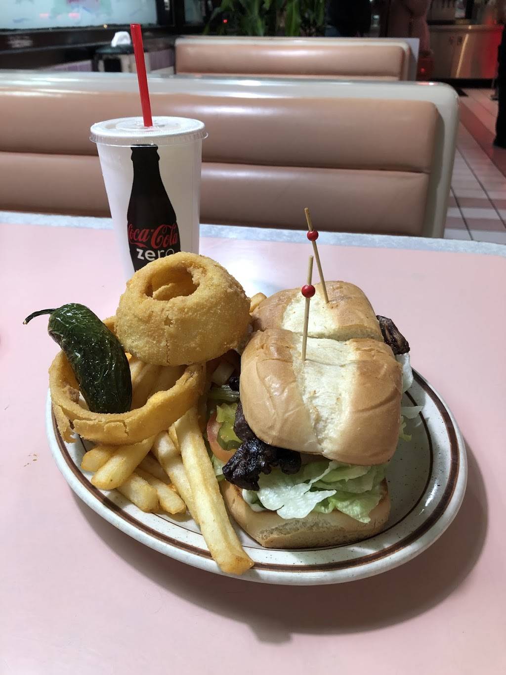 Louis Burger | restaurant | 555 Atlantic Ave, Long Beach, CA 90802, USA | 5624374078 OR +1 562-437-4078