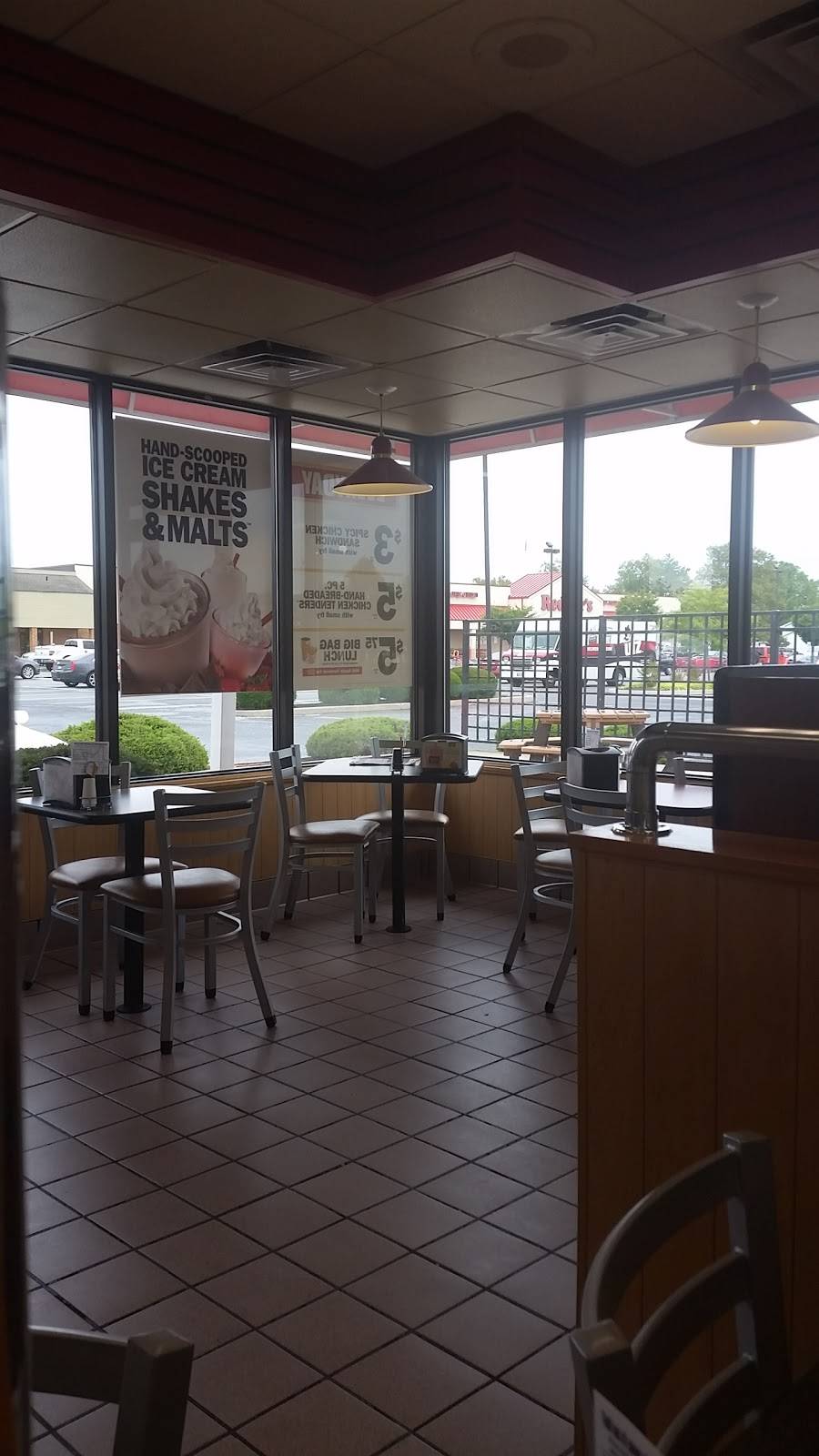 Hardees | restaurant | 50 Greentree Dr, Dover, DE 19904, USA | 3026748335 OR +1 302-674-8335