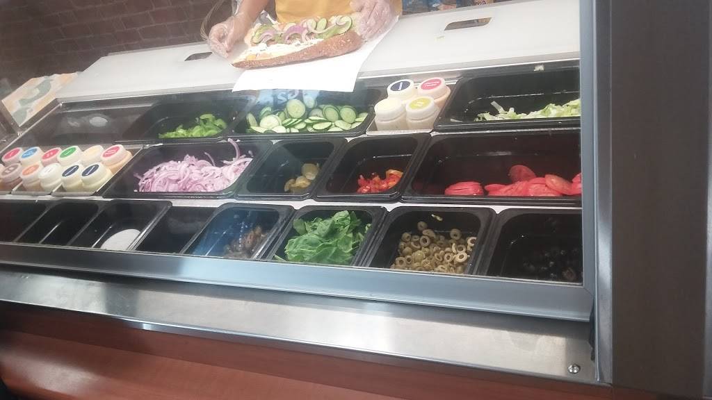 Subway | restaurant | 4141 Dixie Rd Rockwood Mall Store #9, Mississauga, ON L4W 1V5, Canada | 9052385373 OR +1 905-238-5373