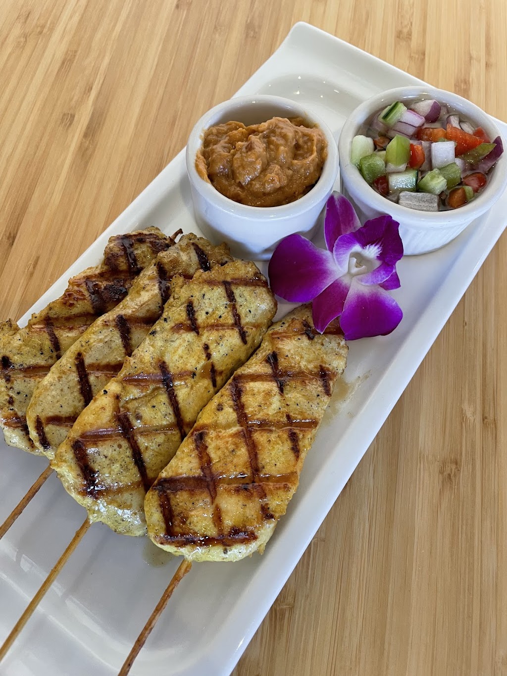 Nawa Thai | restaurant | 3713 Highland Ave #8, Manhattan Beach, CA 90266, USA | 4242372180 OR +1 424-237-2180