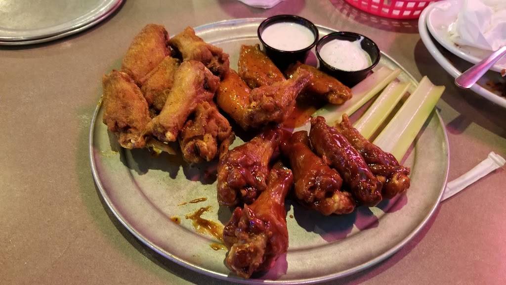 Pluckers Wing Bar | restaurant | 1400 Shepherd Dr, Houston, TX 77007, USA | 7138649464 OR +1 713-864-9464