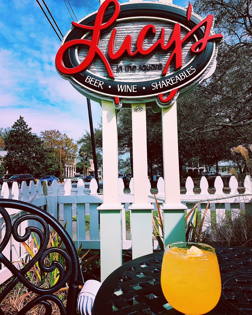 Lucys In The Square | restaurant | 301 S Adams St, Pensacola, FL 32502, USA | 8503788475 OR +1 850-378-8475