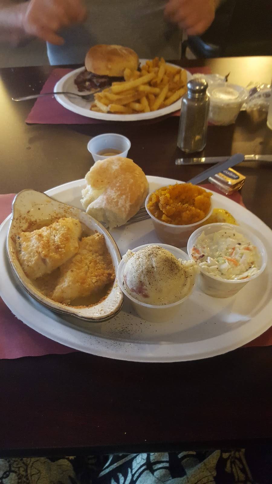 Macks Catering Service | restaurant | 773 Quinebaug Rd, Quinebaug, CT 06262, USA | 8604970182 OR +1 860-497-0182