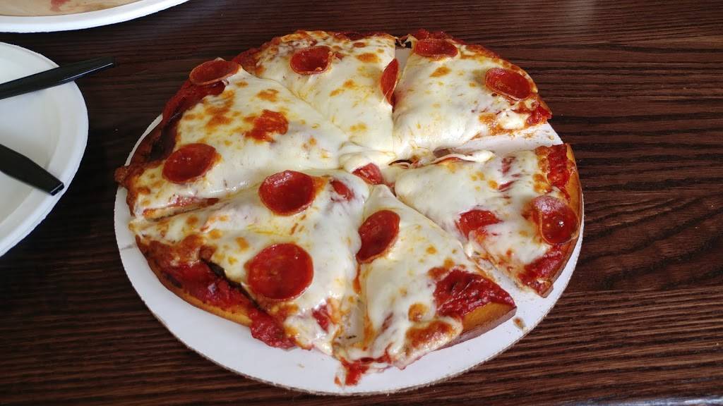 Frostys Bar & Family Pizza Big Mans Burrito Stand | restaurant | 252 Delaware Ave, Put-In-Bay, OH 43456, USA | 4192853278 OR +1 419-285-3278