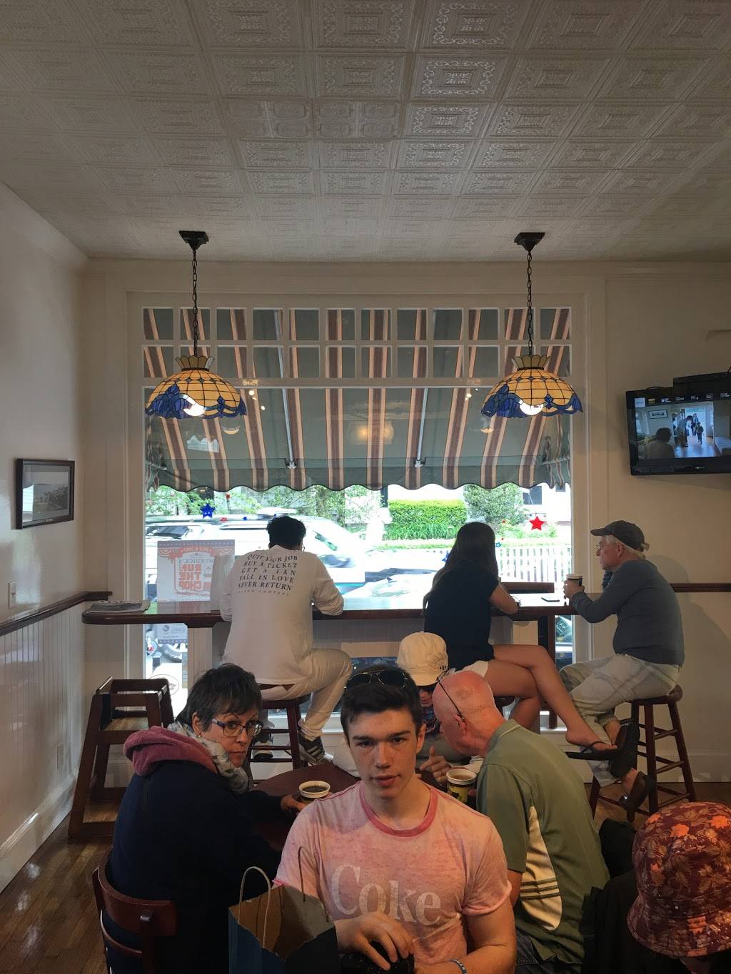 Murdicks Cafe | restaurant | 19 N Water St, Edgartown, MA 02539, USA | 5086277605 OR +1 508-627-7605