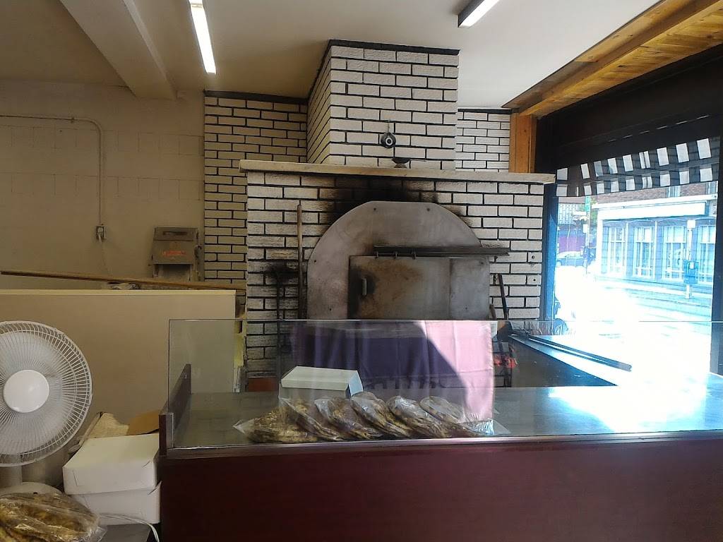 Lahmadjoune Chez Apo | restaurant | 420 Rue Faillon E, Montréal, QC H2R 1L4, Canada | 5142701076 OR +1 514-270-1076