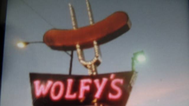 Wolfys | restaurant | 2734 W Peterson Ave, Chicago, IL 60659, USA | 7737430207 OR +1 773-743-0207