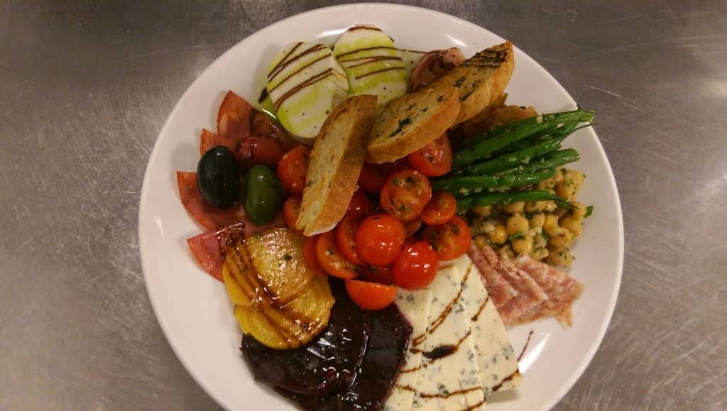 Carmellas an Italian Bistro | restaurant | 716 N Casaloma Dr, Appleton, WI 54913, USA | 9208824044 OR +1 920-882-4044