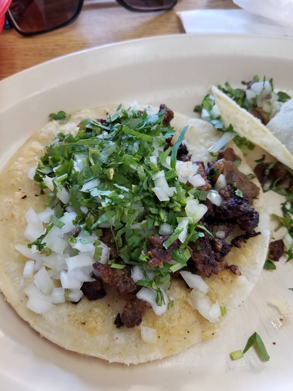 Los 3 Panchos | restaurant | 1155 W Diversey Pkwy, Chicago, IL 60614, USA | 7739353198 OR +1 773-935-3198