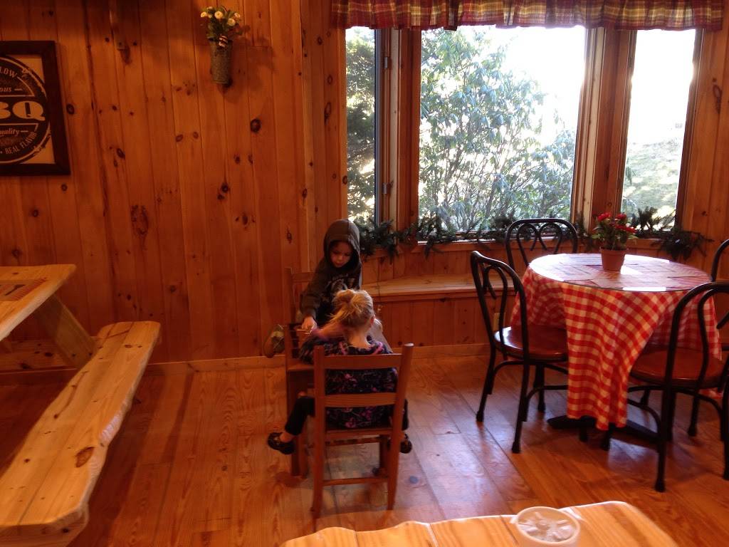 Holy Smokes BBQ | restaurant | 3363 Beech Mountain Pkwy, Beech Mountain, NC 28604, USA | 8283874200 OR +1 828-387-4200