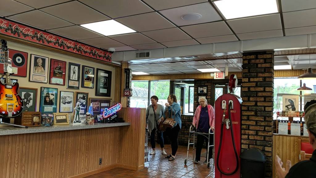 Launching Pad Drive-In | restaurant | 810 E Baltimore St, Wilmington, IL 60481, USA | 8154766535 OR +1 815-476-6535