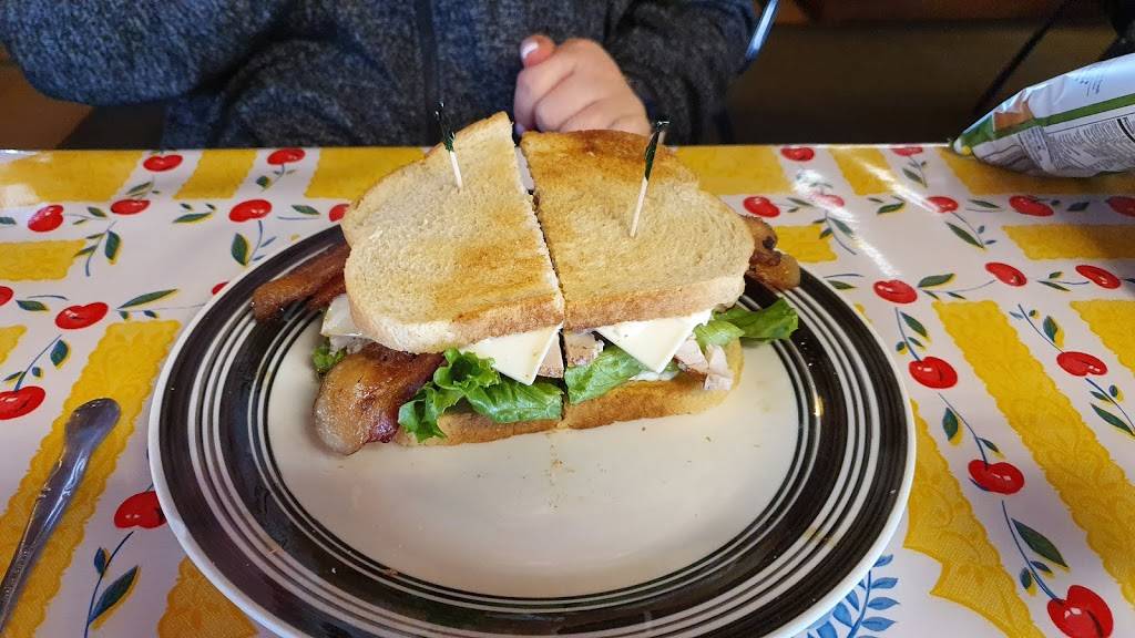 Cooks Station | restaurant | 31950 CA-88, Pioneer, CA 95666, USA | 2092952244 OR +1 209-295-2244