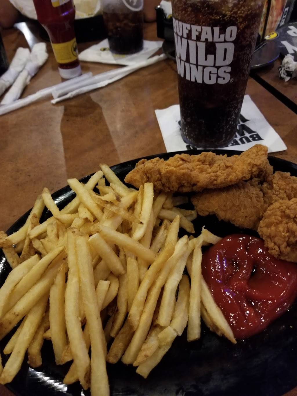 Buffalo Wild Wings | restaurant | 1447 Richmond Ave, Staten Island, NY 10314, USA | 7189836912 OR +1 718-983-6912