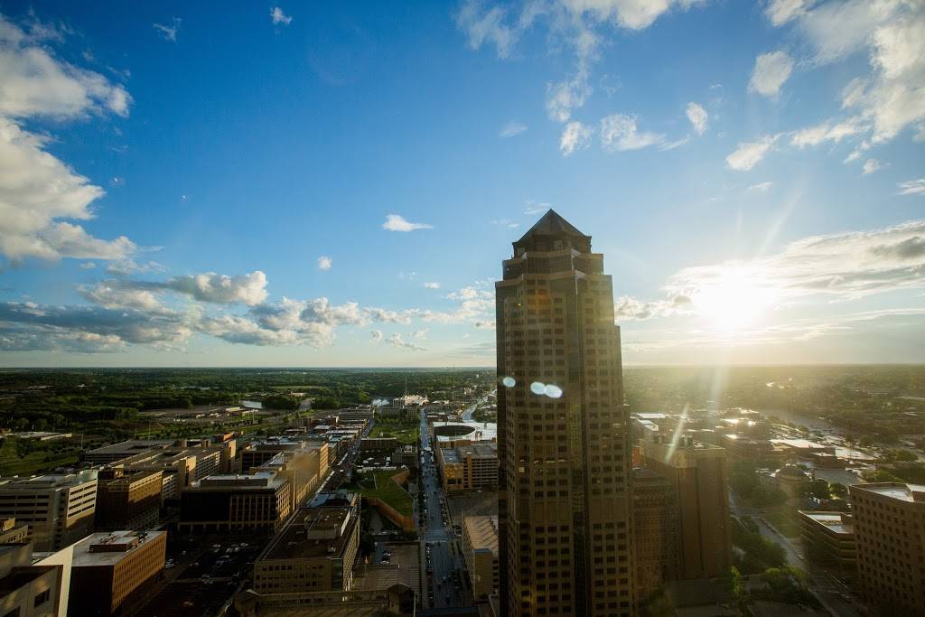 The Des Moines Embassy Club & Embassy Club West | restaurant | 7th & Grand Ave, 34th floor, Des Moines, IA 50309, USA | 5152442582 OR +1 515-244-2582